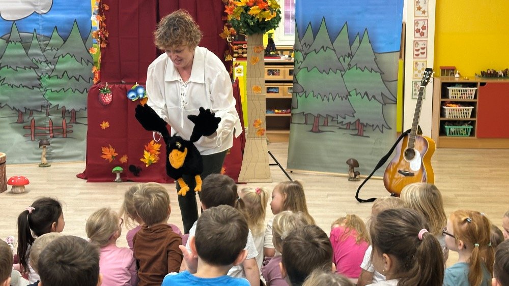 Divadlo: "Lenčiny zpívánky - Jak šel méďa do školy"