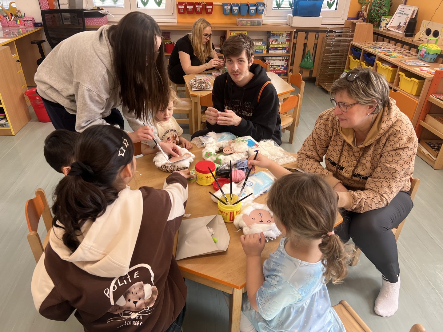 Jarní tvoření veverek a broučků